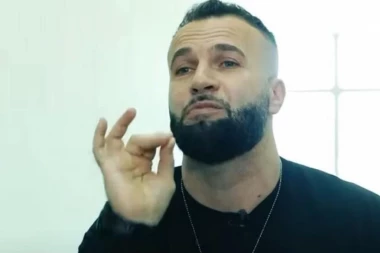 BOLESNICI! FATON HAJRIZI JE ŽIV, VIDEO SAM GA U SNU! Albanci na Kosovu pevaju pesme u kojim SRAMNO veličaju ubicu srpskog policajca!