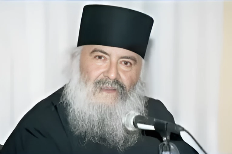 OPSADNO STANJE NA SVETOJ GORI: Policija privodi monahe Manastira Esfigmen, iguman Mefodije poručuje da će se braniti do smrti