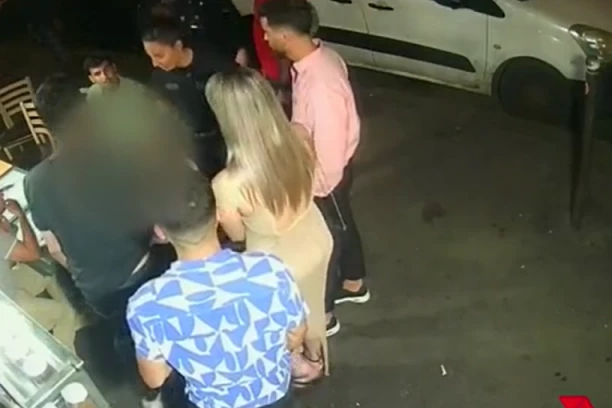 ULETELA U RESTORAN I MOLILA ZA POMOĆ: Kamere zabeležile trenutak kada je silovatelj potapšao svoju žrtvu po ramenu (VIDEO)