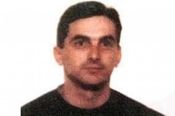 SRBIN NASTRADAO SPASAVAJUĆI DECU KOJA SU SE UTAPALA! Dragan nije bio plivač, ali je bez oklevanja tada skočio u nemirno more i otplivao u istoriju! ULICA U ITALIJI NOSI IME OVOG HEROJA!