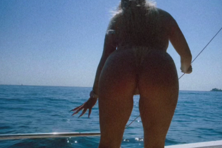 Anja Todorović na Instagramu pokazala zadnjicu i kako skače u more