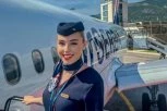 IMA LI PILOTA U AVIONU? Let do Pariza njima je bio više nego prijatan - društvo su im pravile atraktivne stjuardese! (FOTO GALERIJA)