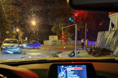 UŽAS U KRAGUJEVCU: Direktan sudar motocikla i automobila, strahuje se da ima POVREĐENIH! (FOTO)