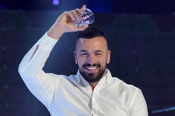 VLADIMIR TOMOVIĆ AMINOVAO RADOSNE VESTI O VERIDBI: Veliko slavlje bivšeg zadrugara, ČESTITKE samo pljušte! (FOTO)