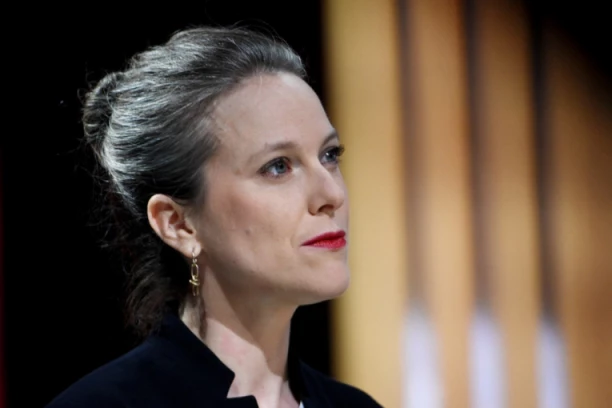 KO JE LISI KASTE, KANDIDATKINJA ZA PREMIJERKU FRANCUSKE? Makron ignoriše izbor levice, kriza i dalje trese zemlju!