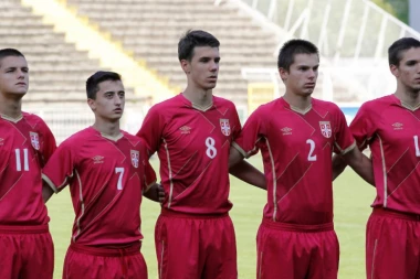 NAGOVESTILI SU DA NIJE KRAJ IZNENAĐENJIMA: Bivši reprezentativac Srbije dogovorio je sve uslove saradnje!