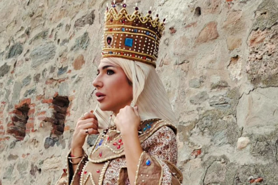 Jovana Jeremić kao carica Milica