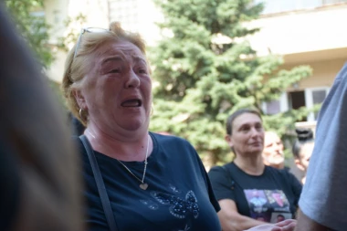 "HOĆU DA VIDIM MONSTRUMA KOJI MI JE UBIO DETE" Suze roditelja žrtava Uroša Blažića! "RAZVALIĆEMO VRATA!"