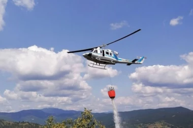 Pripadnici Sektora za vanredne situacije i Helikopterske jedinice lokalizovali požar kod Raške! (FOTO)