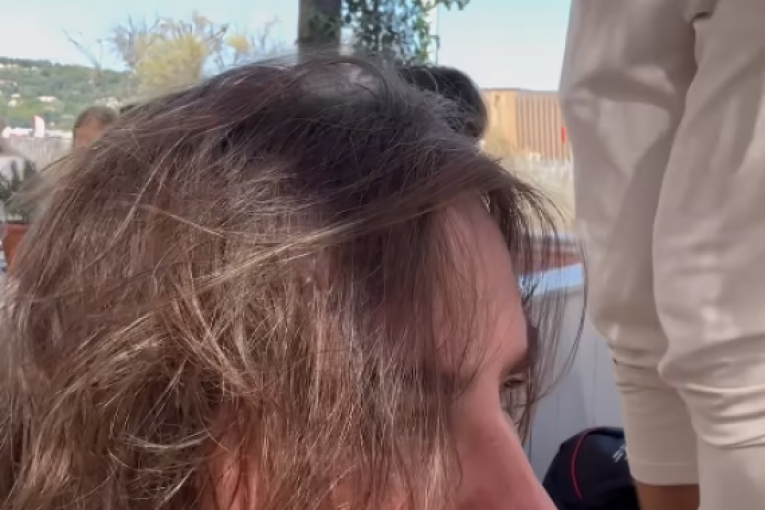 Želko Mitrović u restoranu