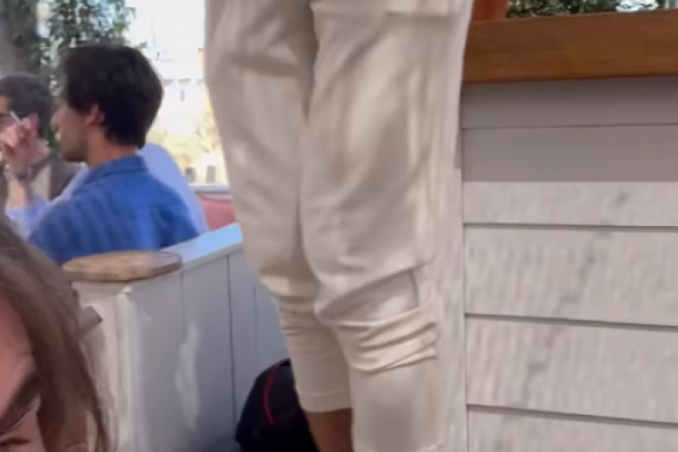 Želko Mitrović u restoranu