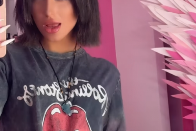 Barbi Afrika se ofarbala u crno