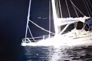 NAPADNUTA JAHTA BRITANSKOG BIZNISMENA! Stravičan nasrtaj ORKI, brod potonuo! (VIDEO)
