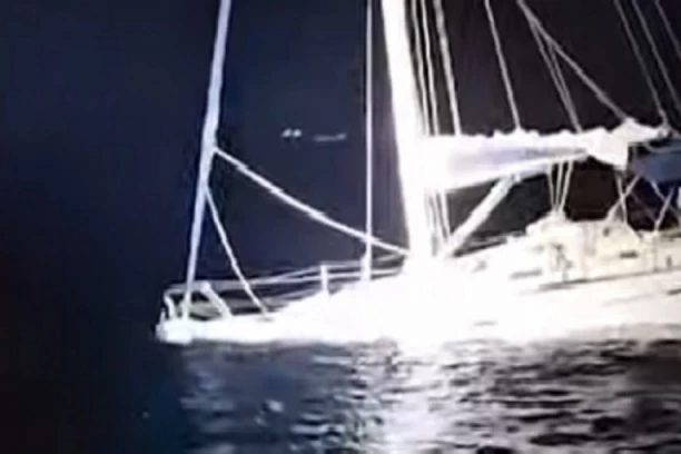 NAPADNUTA JAHTA BRITANSKOG BIZNISMENA! Stravičan nasrtaj ORKI, brod potonuo! (VIDEO)