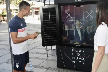 VUČIĆ VIRTUELNO IGRAO IKS- OKS SA NAŠIM POZNATIM KAJAKAŠEM: Šta mislite ko je pobedio?