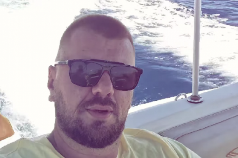 Janjuš uživa na jahti nakon Elite