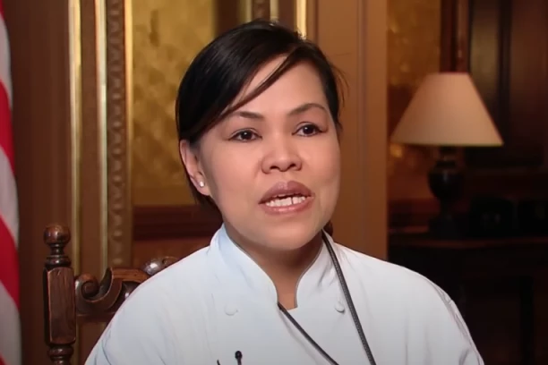 SLUŽILA PETORICU PREDSEDNIKA! Bajdenovi ispratili glavnu kuvaricu Bele kuće u zasluženu penziju: "Hranila je naše duše"