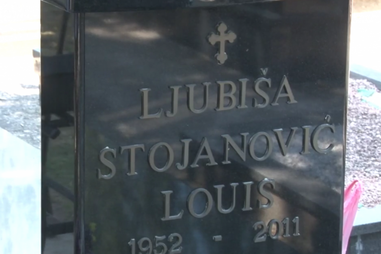 Luisova udovica Silvana na grobu