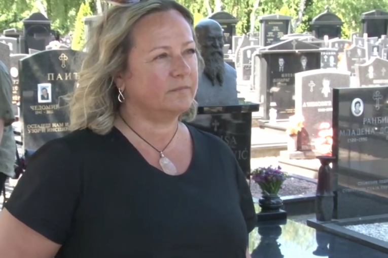 Luisova udovica Silvana na grobu