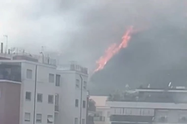 DRAMA U RIMU! IZBIO VELIKI POŽAR! Hitno evakuisana zgrada RAI, astronomska opservatorija i četiri kuće! (VIDEO)