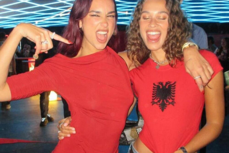 Dua Lipa na Kosovu i Metohiji pokazivala simbole tzv. "velike Albanije" i dvoglavog orla