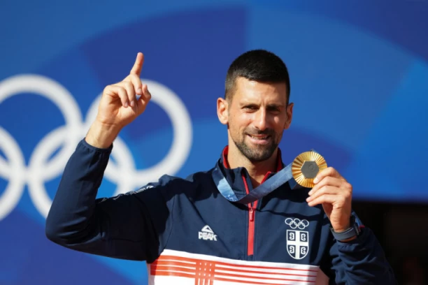 SVE OČI UPRTE U NOVAKA! Ovu su svi jedva čekali - LJUBITELJI tenisa primetili jedan detalj, pa se ODUŠEVILI! (VIDEO)