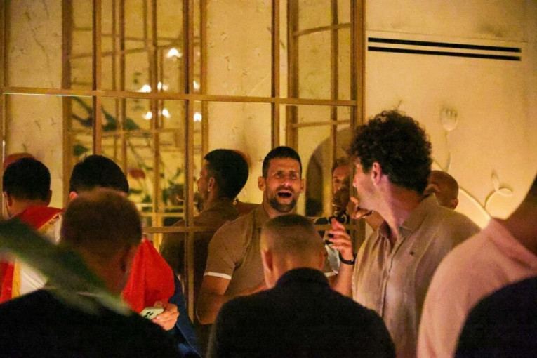 Proslava u pariskom restoranu "Siena"