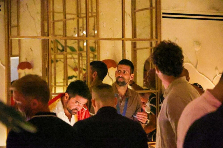 Proslava u pariskom restoranu "Siena"