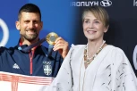 TO, ŠERON, SRPKINJO! Slavna glumica posvetila ZLATNOM Đokoviću fotografiju koja TOPI SRCA, a tek da vidite PORUKU! (FOTO)