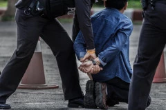 SKANDAL TRESE IZRAEL! BRUTALNO PRETUČEN ARAPSKI TUŽILAC U SVOM STANU! Policija ubila boga u njemu jer je glasno slušao muziku! (UZNEMIRUJUĆI FOTO, VIDEO)