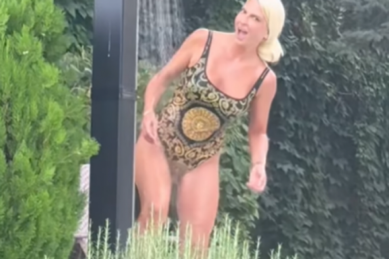 Jelena Karleuša usnimljena dok se tušira