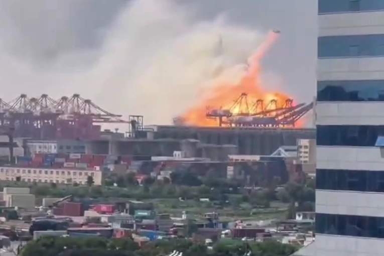 EKSPLOZIJA U PRODAVNICI VATROMETA, IMA MRTVIH! Jeziv prizor šokirao i spasioce