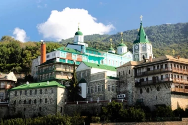 DRAMA NA SVETOJ GORI: Uhapšenom monahu suđeno po hitnom postupku, sud mu odredio zatvorsku kaznu