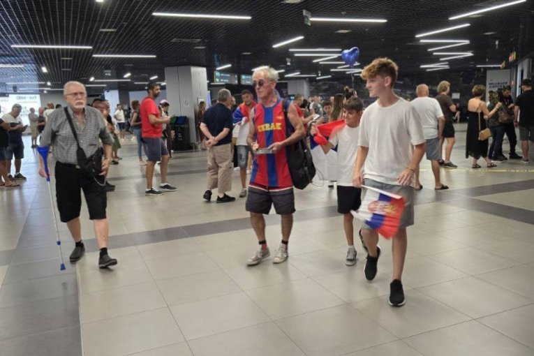 Navijači već stižu na aerodrom "Nikola Tesla"