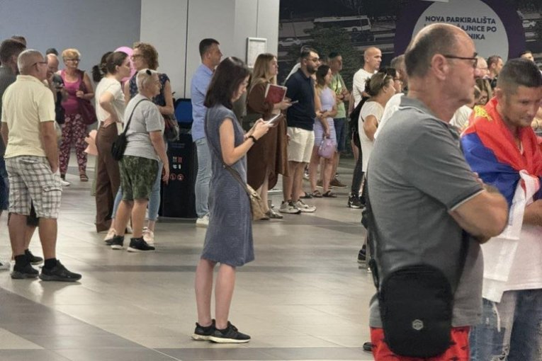 Navijači već stižu na aerodrom "Nikola Tesla"