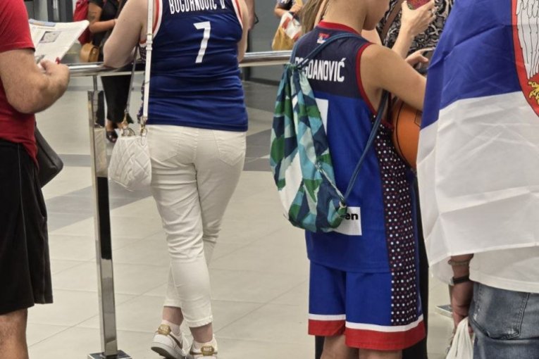 Navijači već stižu na aerodrom "Nikola Tesla"