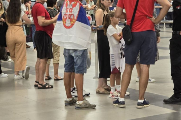 Navijači već stižu na aerodrom "Nikola Tesla"