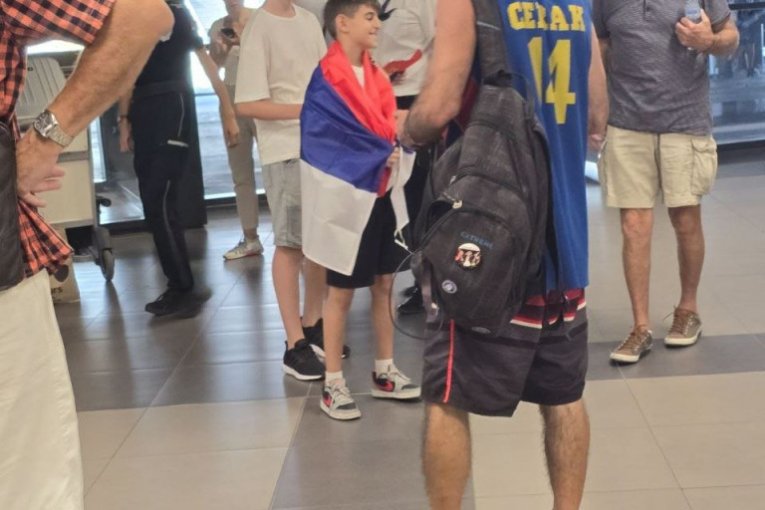 Navijači već stižu na aerodrom "Nikola Tesla"