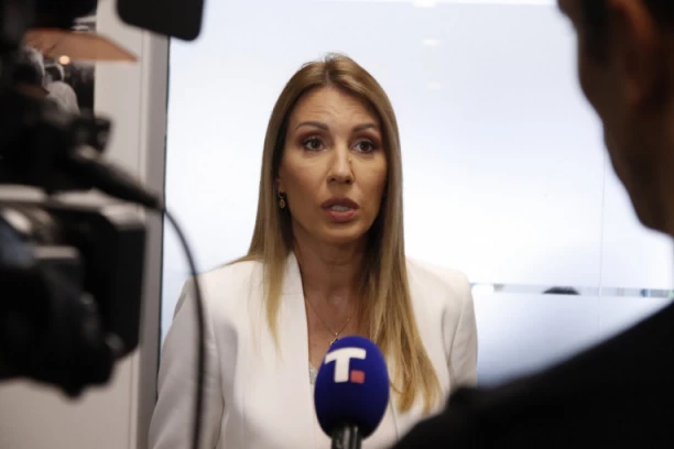 NEMA VELIKIH I MALIH PROJEKATA! Đedović Handanovićeva: Svaki megavat je jednako važan, započet rad na projektu velikog solara od 1.000 megavata