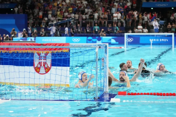 NEĆE IMATI GDE IGLA DA PADNE! Srbija u neverovatnoj atmosferi protiv Mađarske!