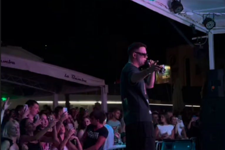 Sergej na nastupu Relje Popovića