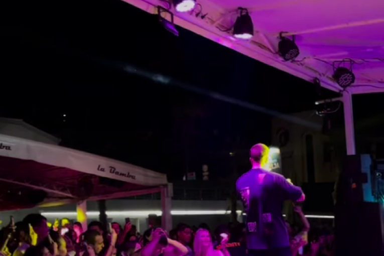 Sergej na nastupu Relje Popovića