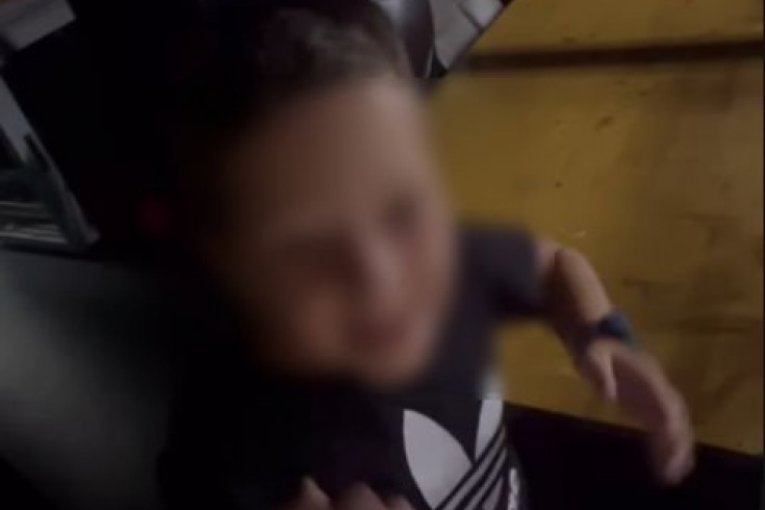 Kostu oduševio studio