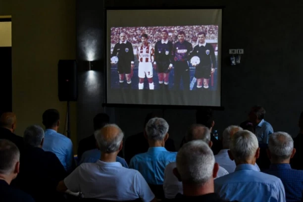 NJEGA JE POŠTOVAO KOMPLETAN FUDBALSKI SVET: Beograd se oprostio od poznatog sudije - održana komemoracija Zoranu Petroviću! (FOTO GALERIJA)