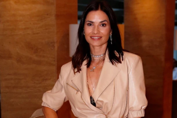 SEVAJU BUTINE U MINIĆIMA! Marija Karan uživa u Crnoj Gori sa bivšom modelsicom! (FOTO)