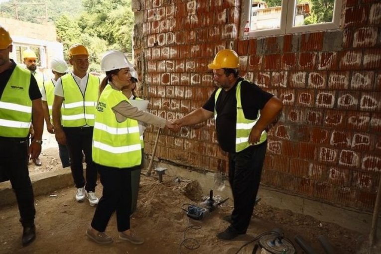 Ministarka Mesarović u obilasku Sijarinske banje