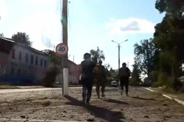 AMPUTIRALI MU RUKU I NOGU: Putin lično odlikovao ruskog generala, a sada ga Ukrajinci teško ranili! Mrežama se širi JEZIV SNIMAK (VIDEO)