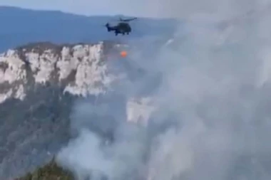 VATRENA STIHIJA I DALJE VAN KONTROLE, UGROŽENO PODRUČJE POD ZAŠTITOM UNESCO: Požar nadomak sela, situacija je DRAMATIČNA (FOTO/VIDEO)