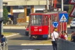 SUDARILI SE AUTOMOBIL I TRAMVAJ NA AUTOKOMANDI! Totalni kolaps u saobraćaju