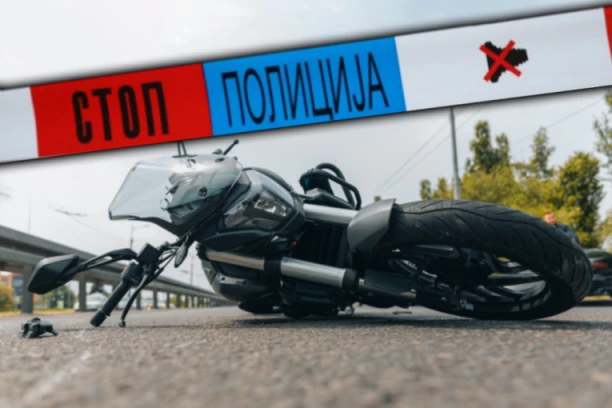 POGINUO MOTOCIKLISTA KOD VRANJA! Sleteo sa puta i udario u drvo!